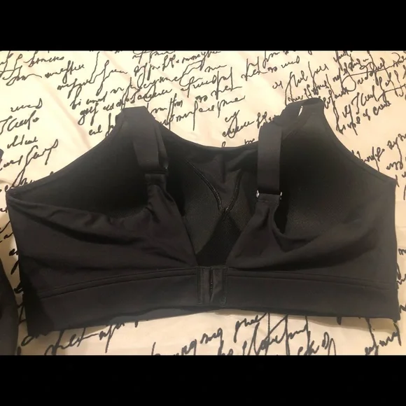 Under Armor Sports Bras - Picture 3 of 4